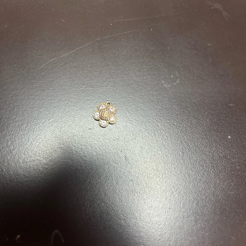 RARE CHANEL CC Faux Diamond Pendant - Picture 8 of 9